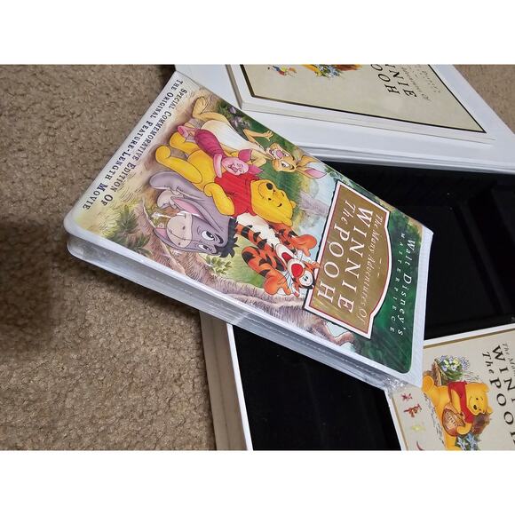 Walt Disney's The Many Adventures of Winnie the Pooh Exclusive Deluxe Video - Picture 15 of 15